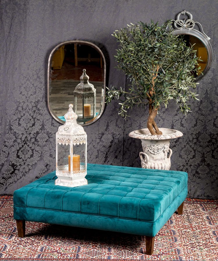 Mesa descalzadora tapizada Versace - Antique arte y decoracion